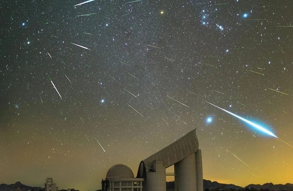 падает звезда явление. падающая звезда фото. звезда падает с неба. звездный поток персеиды. болид бенешов.