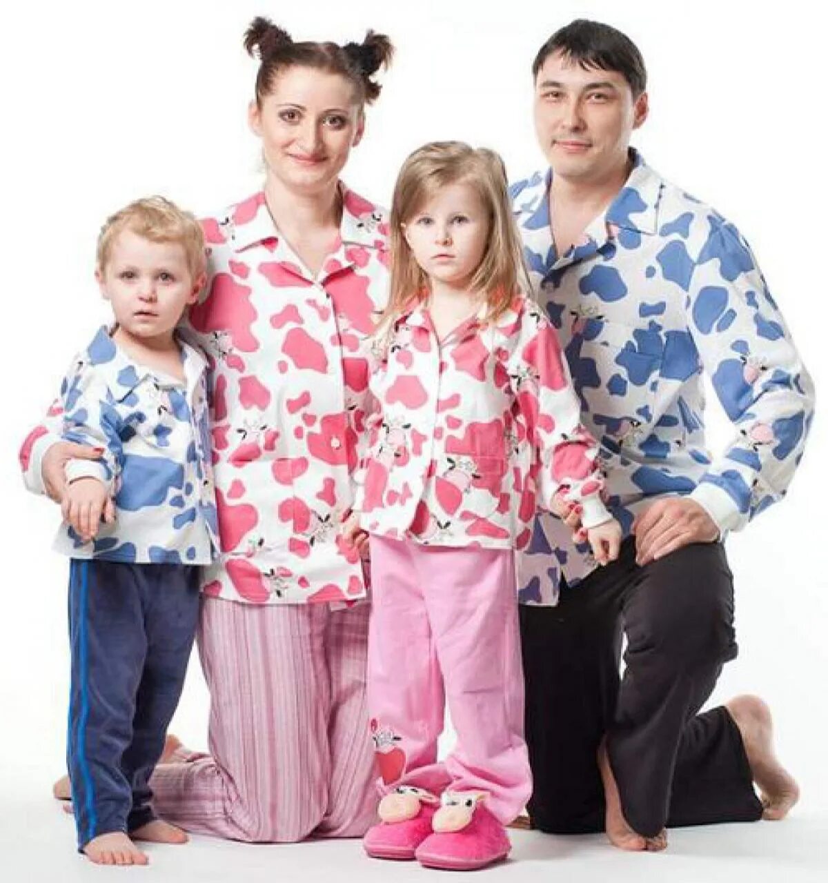 Интернет магазин трикотажа россии. Одежда для всей семьи. Домашняя одежда для всей семьи. Домашний трикотаж. Семья одежда.