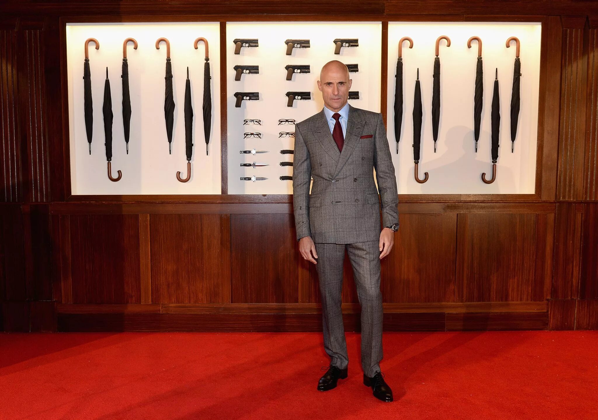 Агенты кингсман 1. Kingsman: секретная служба (2015). Колин ферт кингсман. Кингсман обои на телефон. Колин ферт кингсман.