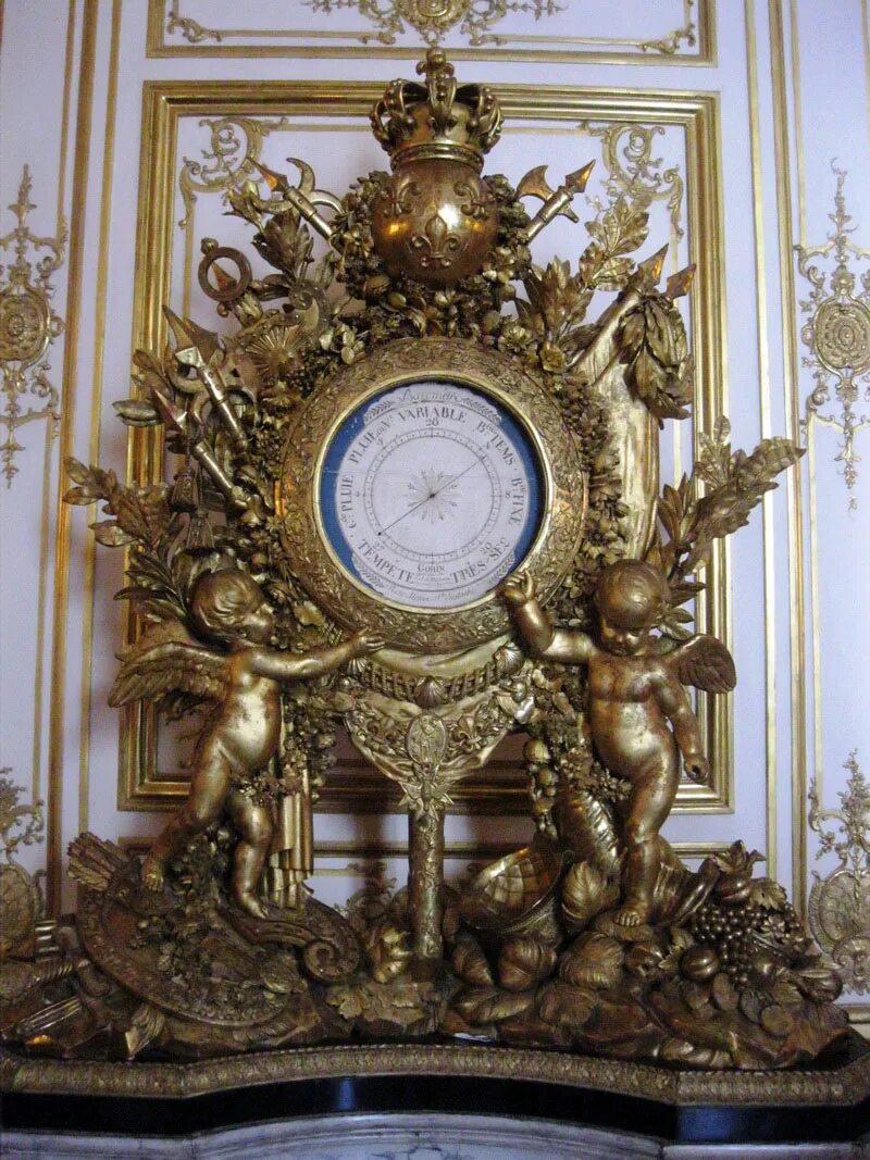 Версаль часы. Версаль часы Версаль Людовик механизм. Французские часы в Екатерининском Дворце. Напольные часы Versailles Mice.
