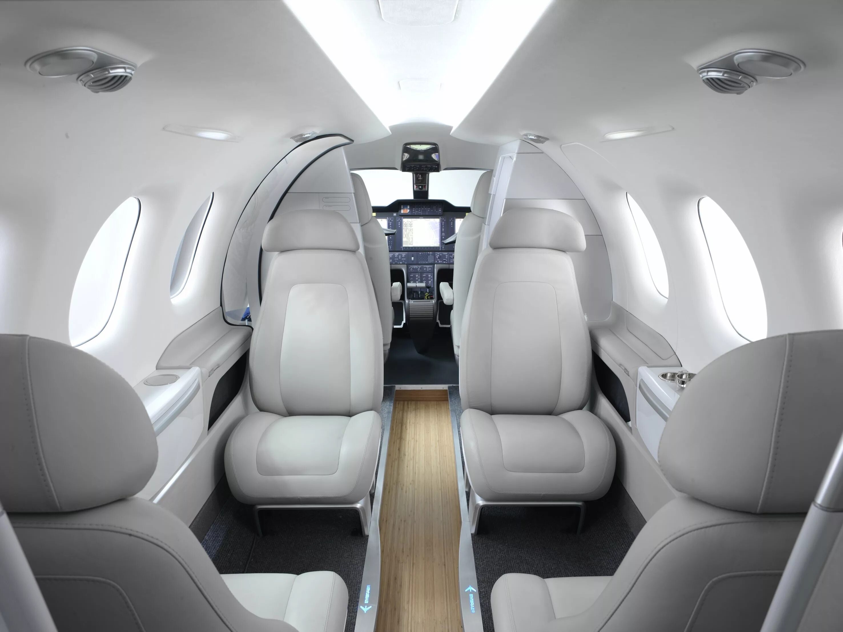 Пассажирские самолеты внутри. Самолет embraer phenom 100. embraer phenom 100 салон. embraer phenom 100 внутри. embraer phenom 100 фото.