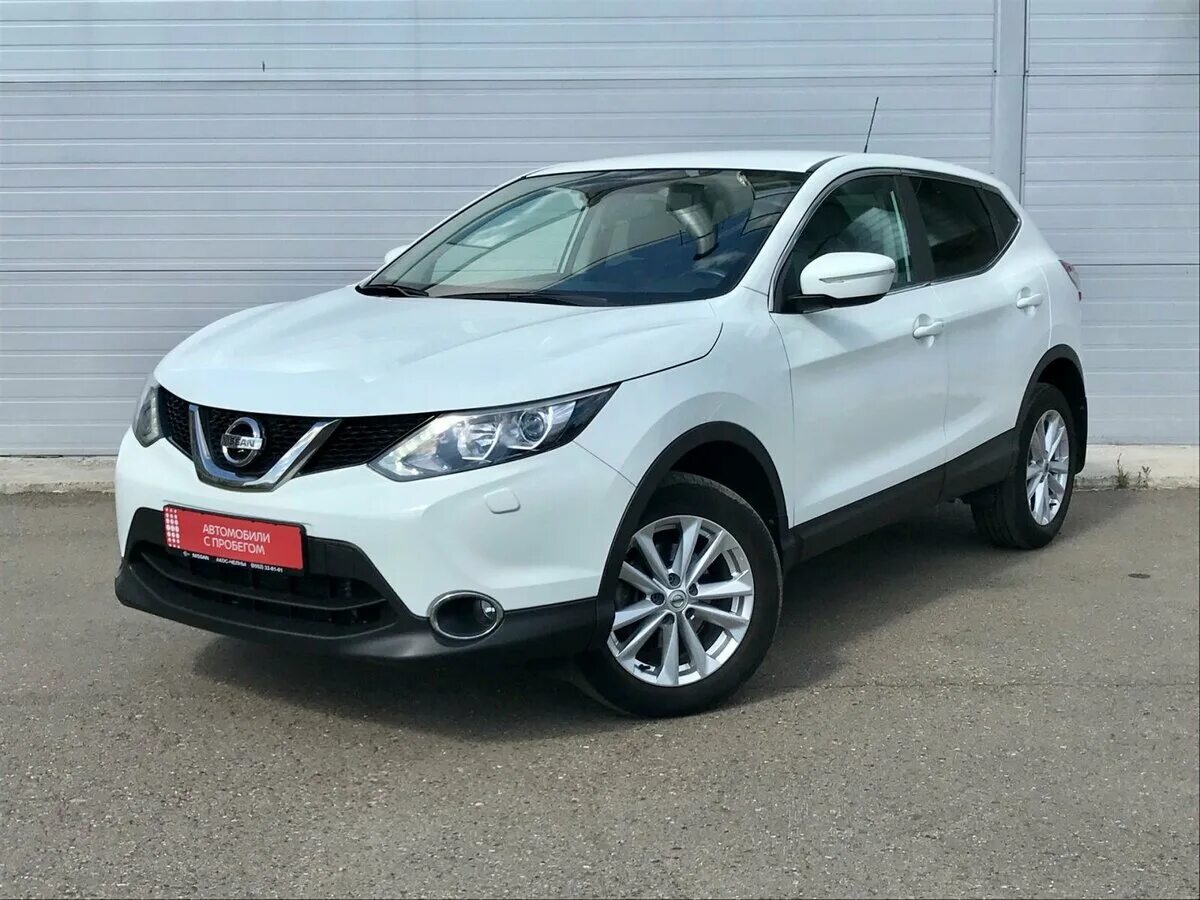 Машина с пробегом набережные. Nissan Qashqai белый внедорожник. Стоимость Ниссан Кашкай 2017 года выпуска с пробегом в Армении.