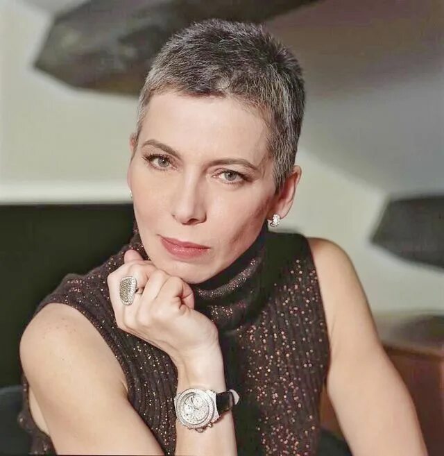 Pin by Ursula Pfrommer on Frisur Short hair haircuts, Edgy short hair, Short hai