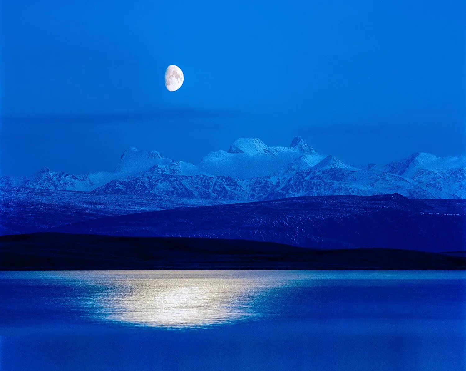 Луна алтайский край. Алтайская Луна. Луна Республика Алтай. Укок ночью. Луна на Алтае фото.