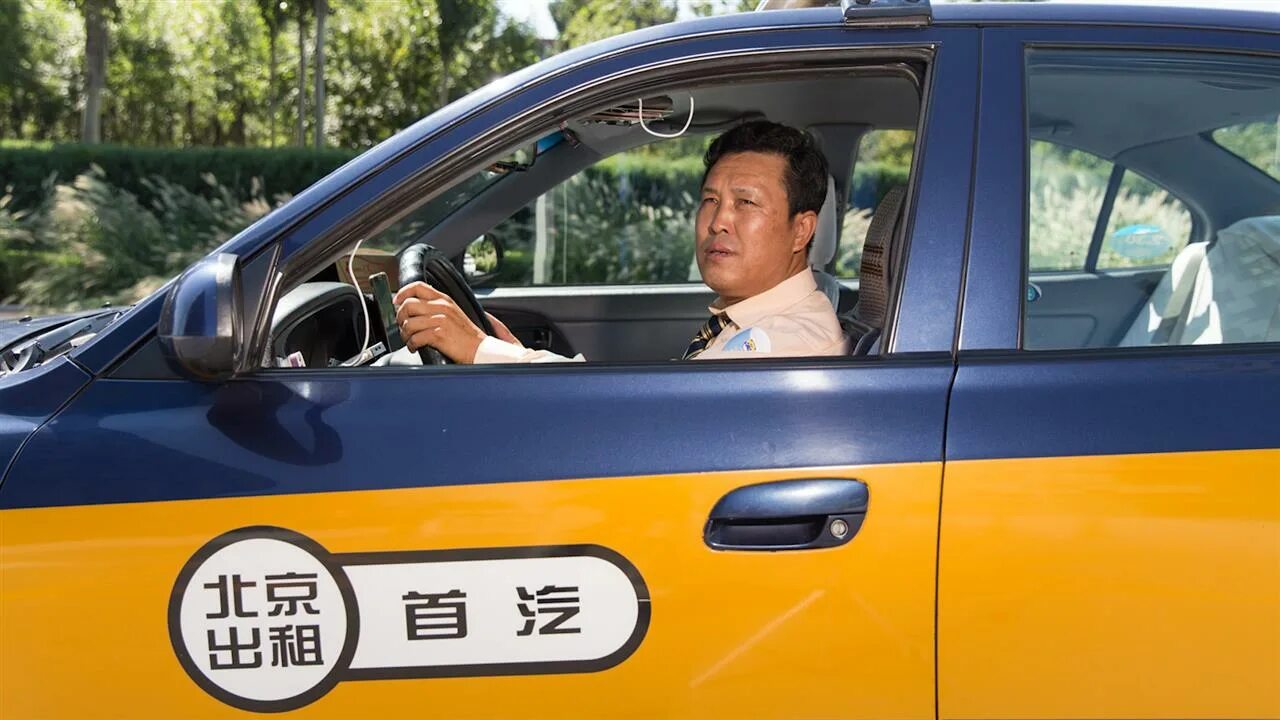 He took a taxi. Didi такси. Китайский сервис такси Didi. Китайское такси. Такси в Китае.