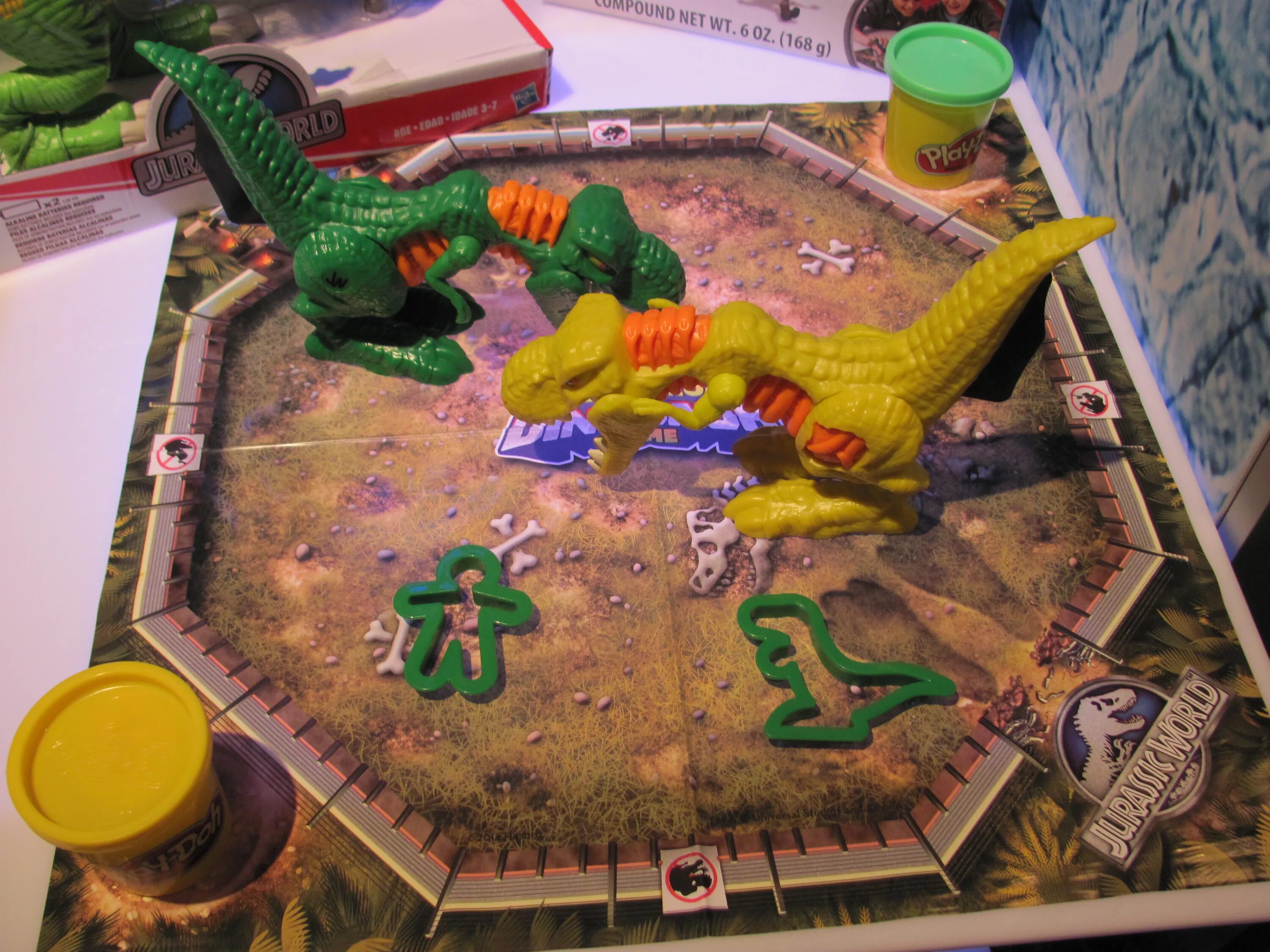 Dinosaur World настолка. Настольная игра парк Юрского периода. Настольная игра мир Юрского периода. Загон для динозавров.