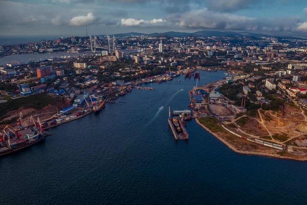 Порт Владивосток. Свободный порт Владивосток. Порт Владивосток панорама. Главный порт Владивостока.
