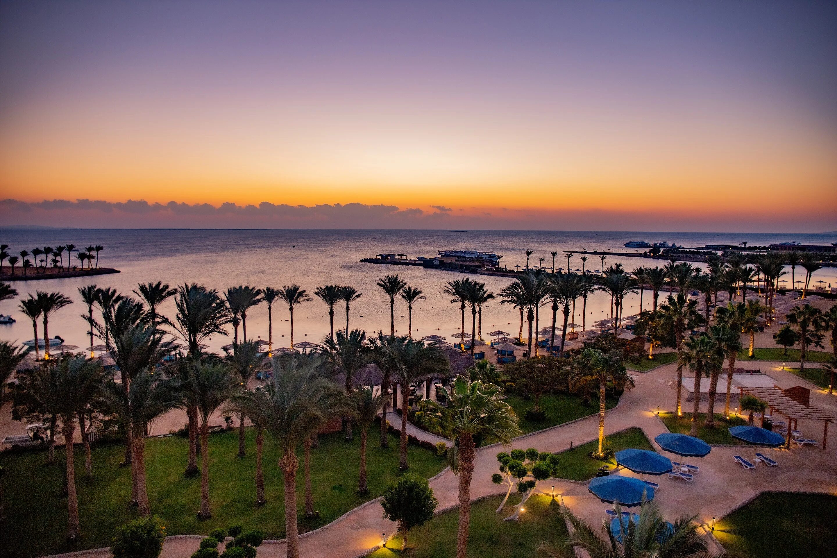Continental hurghada. Мовенпик Египет Хургада. Континенталь отель Хургада 5. Movenpick Resort 5 Хургада. Continental Hotel Hurghada 5 Египет Хургада.