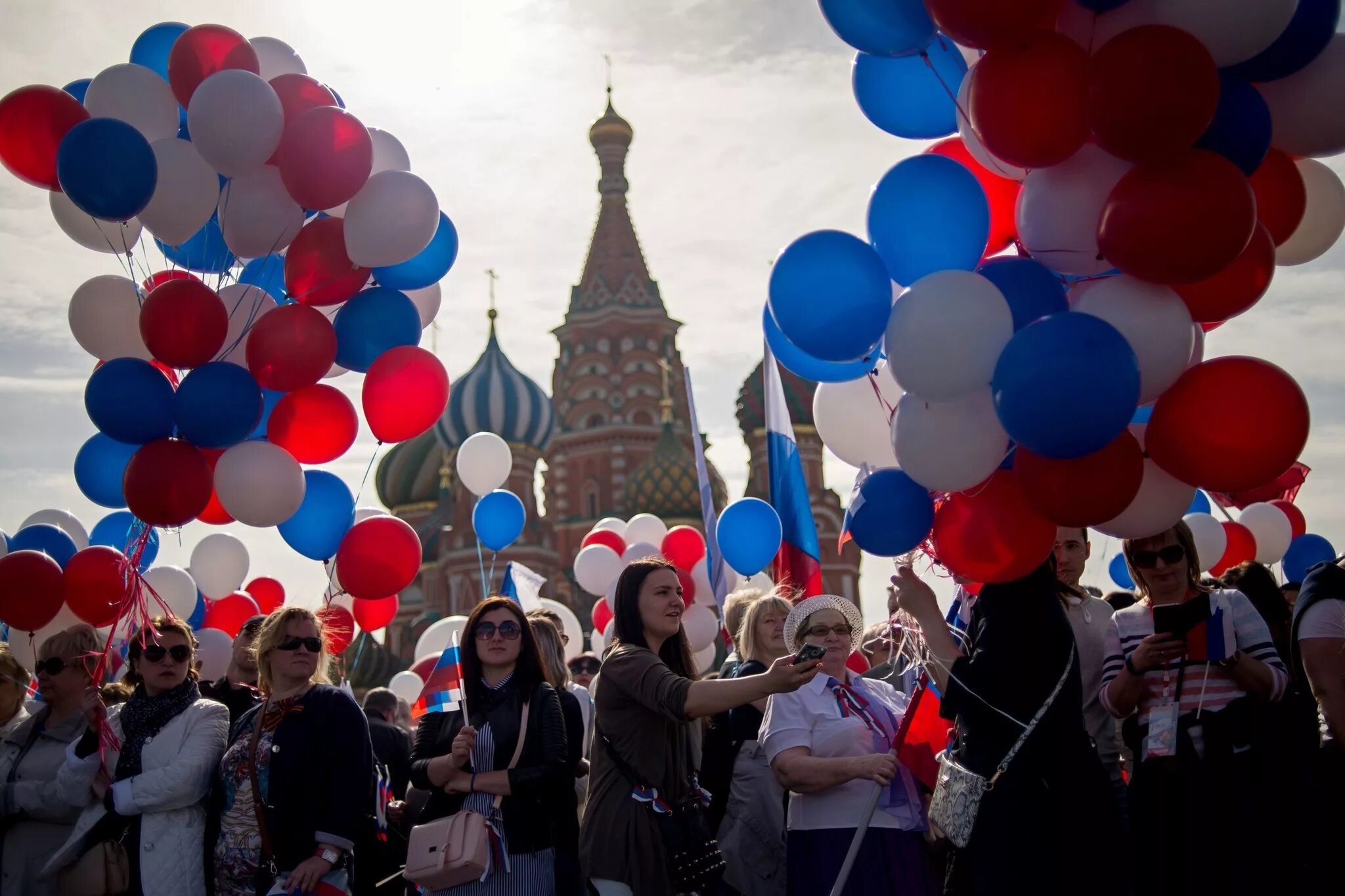 1 Мая демонстрация в Москве. Первомайская демонстрация на красной площади. Демонстрация на красной площади 1 мая. Массовые мероприятия в Москве 1 мая. Игры будущего парад флагов