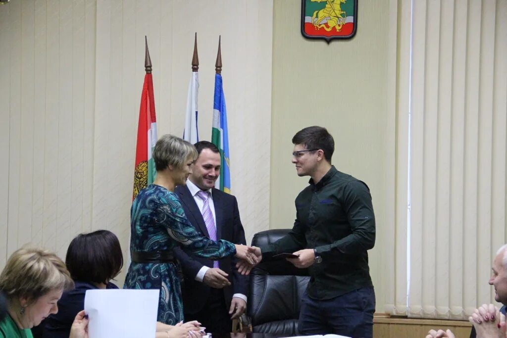 Администрация жуковского московской. Администрация Жуковского района Калужской. Сайт администрации Жуковский Московская область. Глава администрации Жуковского района Калужской области. Сотрудники Жуковской администрации.