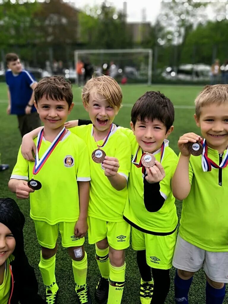 Интенсив по футболу для детей. Футбольная школа фото. Футбольная академия 1 кострома. Футбольная академия оренбург. Академия коноплева акрон тольятти.