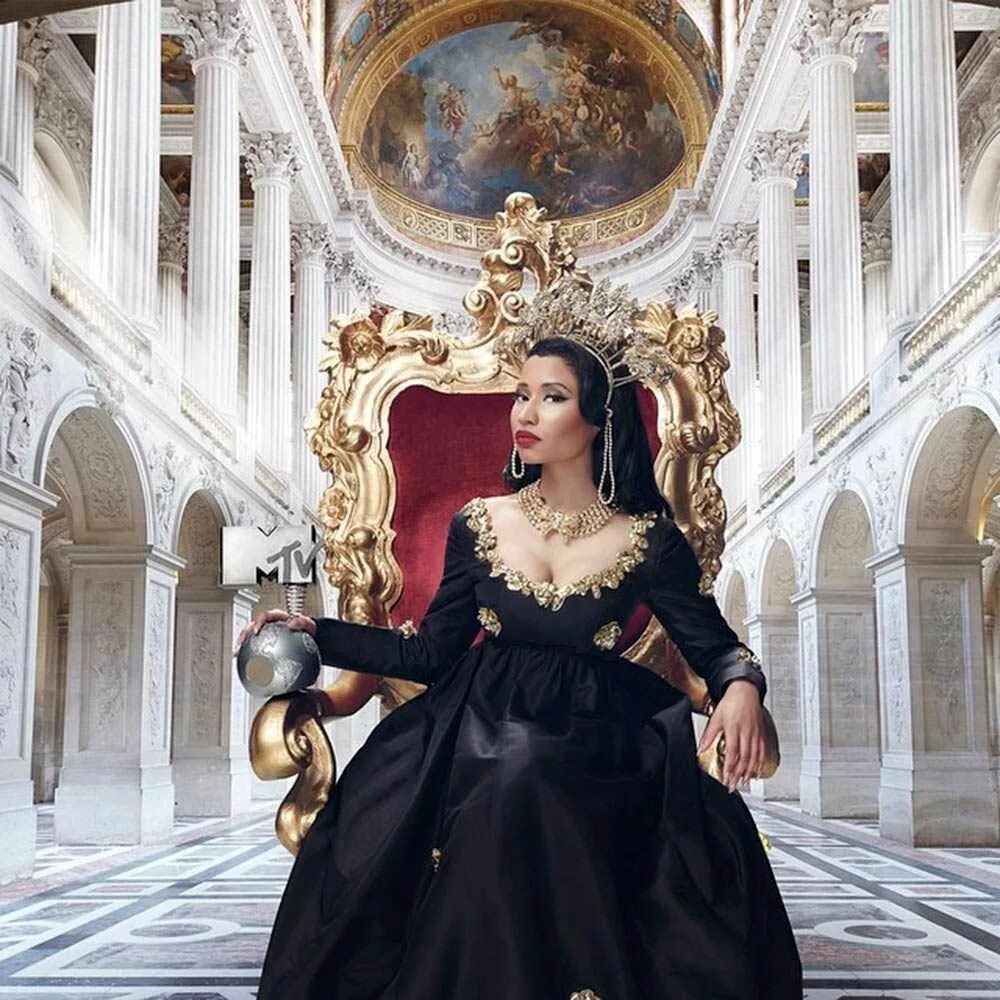 Супермодель арт. Женская особа. Элегантная женщина в шляпе. Лицо девушки. Московские певицы.