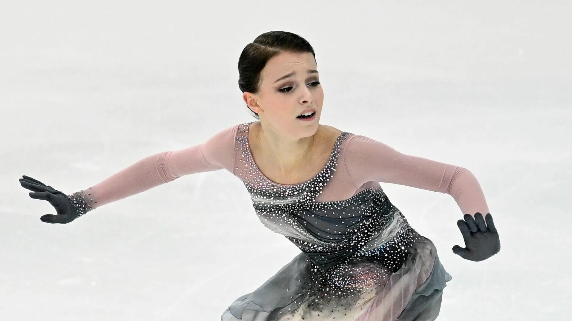 камила валиева фигуристка. короткие программы фигуристок. фигурное катание камила валиева пекин. валиева фигуристка пекин 2022. саша трусова фигуристка 2022 пекин.