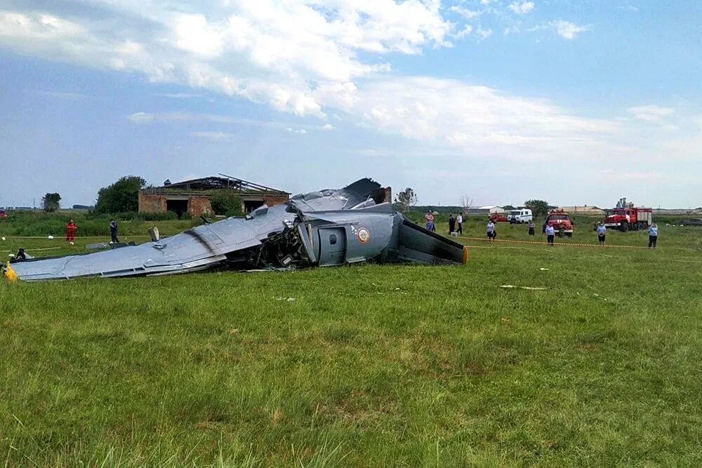 Разбился военный самолет. Катастрофа л 410 в Кемерово.