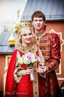 Пара в национальных костюмах