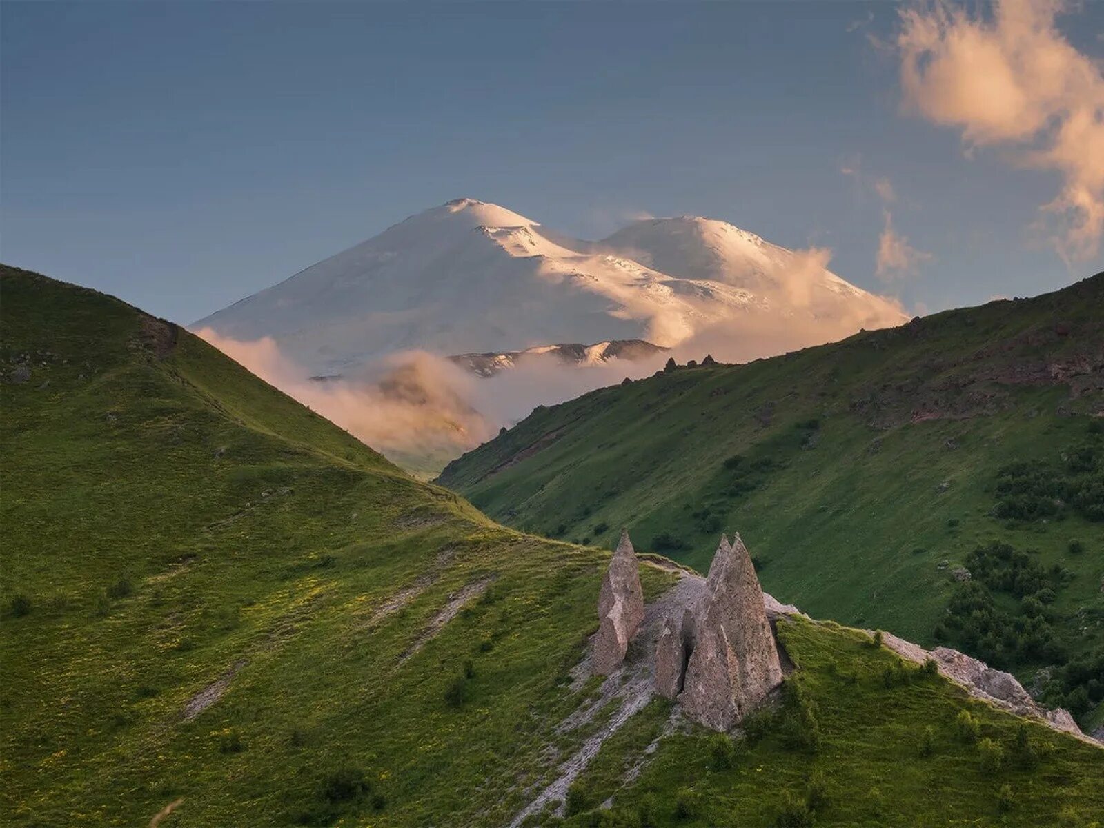 Прощайте горы и долины. Джилы Су Эльбрус. Горы Джилы Су Кабардино Балкария. Долина Джилы Су Кисловодск. Гора Джилы Су Кисловодск.