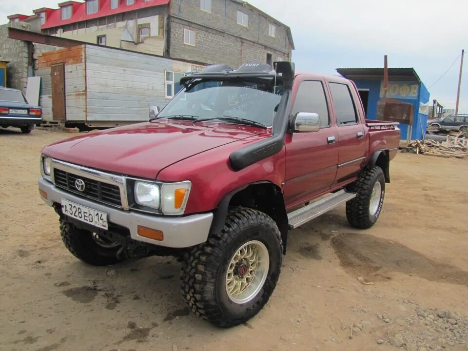 Купить полный привод недорого. Toyota Hilux 1990. Тойота Hilux 1990. Toyota Hilux 1990 Pickup. Тойота Сурф пикап 1990.