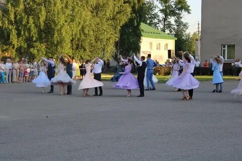 Под звуки школьного