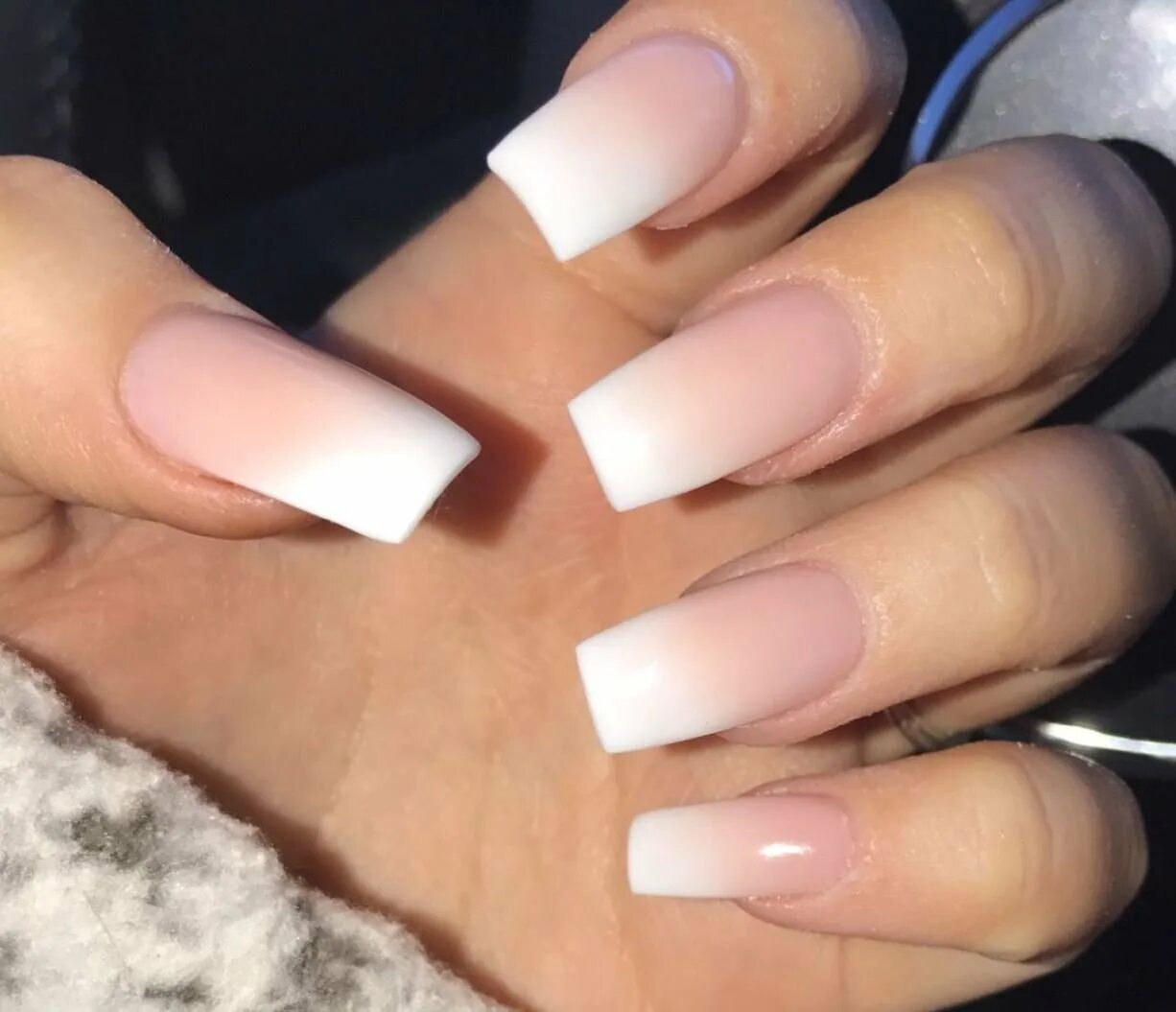 Квадратные ногти. Френч нэилс. Французский маникюр на квадратные ногти длинные. Френч маникюр. Маникюр на квадратную форму.