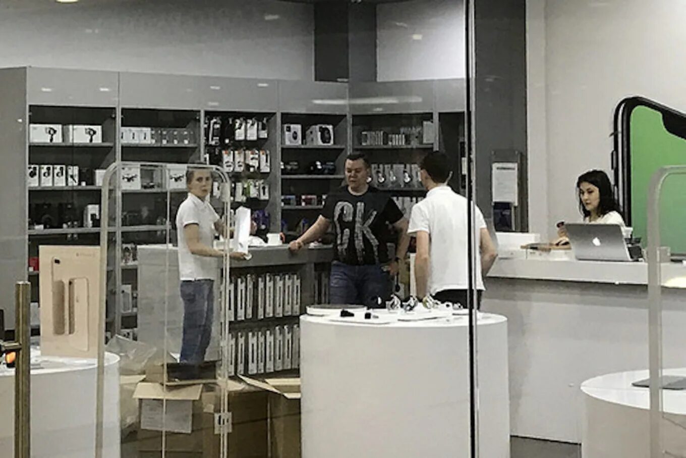 My way studio казань. Istudio ижевск. Ай студио казань айфоны. Ай студио. Магазин по продаже айфонов в москве.