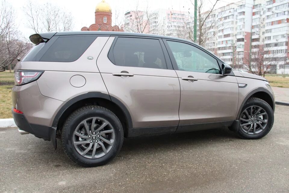 Диски дискавери спорт. Land rover discovery sport 2. Диски дискавери спорт. Рычаг ленд ровер дискавери спорт 2015г. Discovery sport r20.