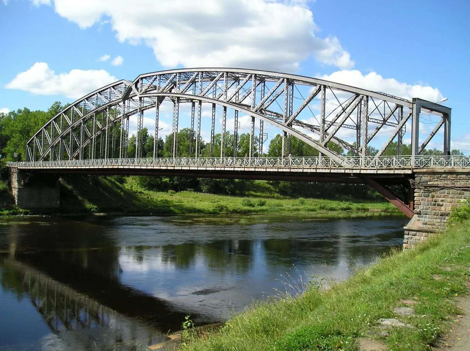 Гидрометцентр боровичи новгородской области. Боровичи мост Белелюбского. Боровичский мост Белелюбского. Арочный мост Белелюбского Боровичи. Город Боровичи Новгородской области.