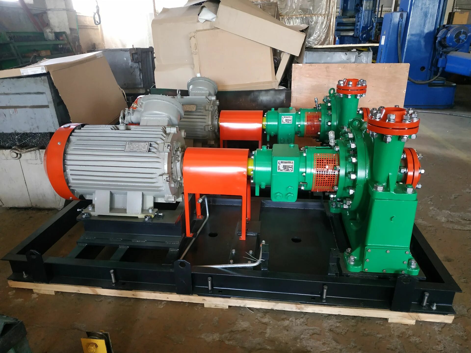 Компрессорный блок нпз. Промышленное оборудование. Центробежный насос нефтепереработка. Компрессорная станция газпром трансгаз. Передвижная насосная станция пнс.