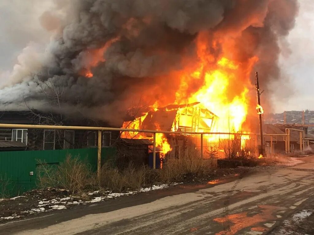 Угроза возникновения пожара. Какой опасностью является пожар. Лесные пожары в калифорнии. Самый крупный пожар. Большой пожар возникает.