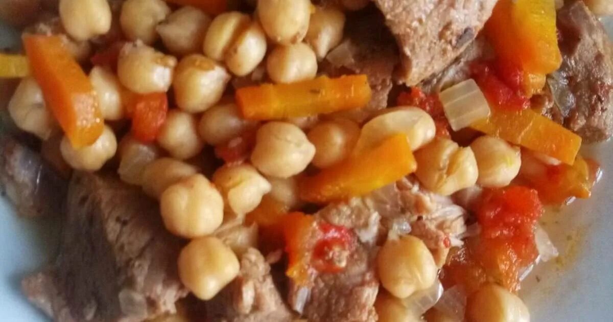 Блюда с нутом и мясом. Нут с мясом. Нохут с мясом. Нут с мясом. Горох нут с овощами.