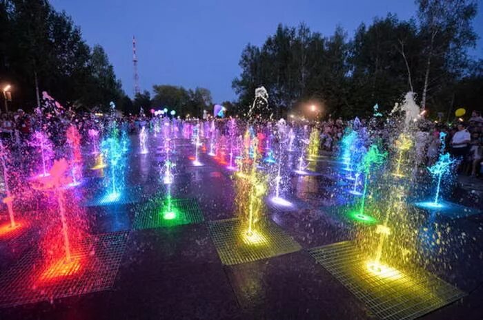 Парк лемаева нижнекамск. Сабантуй в ильинке нижнекамск. Парк лемаева нижнекамск. Фонтан сквер лемаева. Сквер лемаева нижнекамск фонтан.