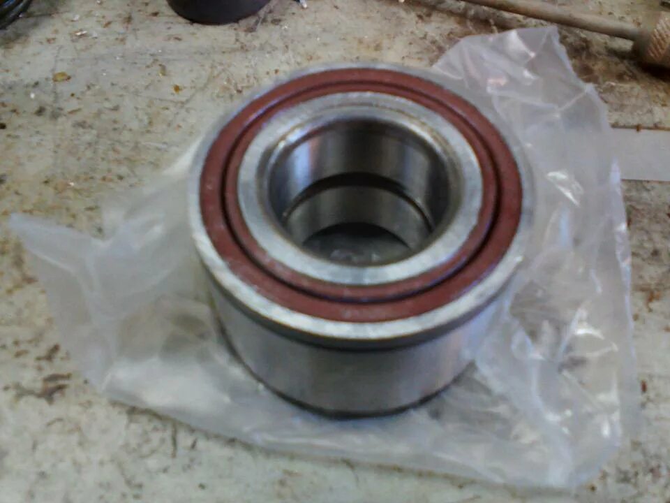 Подшипник ступицы колеса переднего kalina 2192. Передний ступичный калина. Передний ступичный калина. Задний ступичный подшипник калина 1. Ступичный подшипник калина 1 передний.