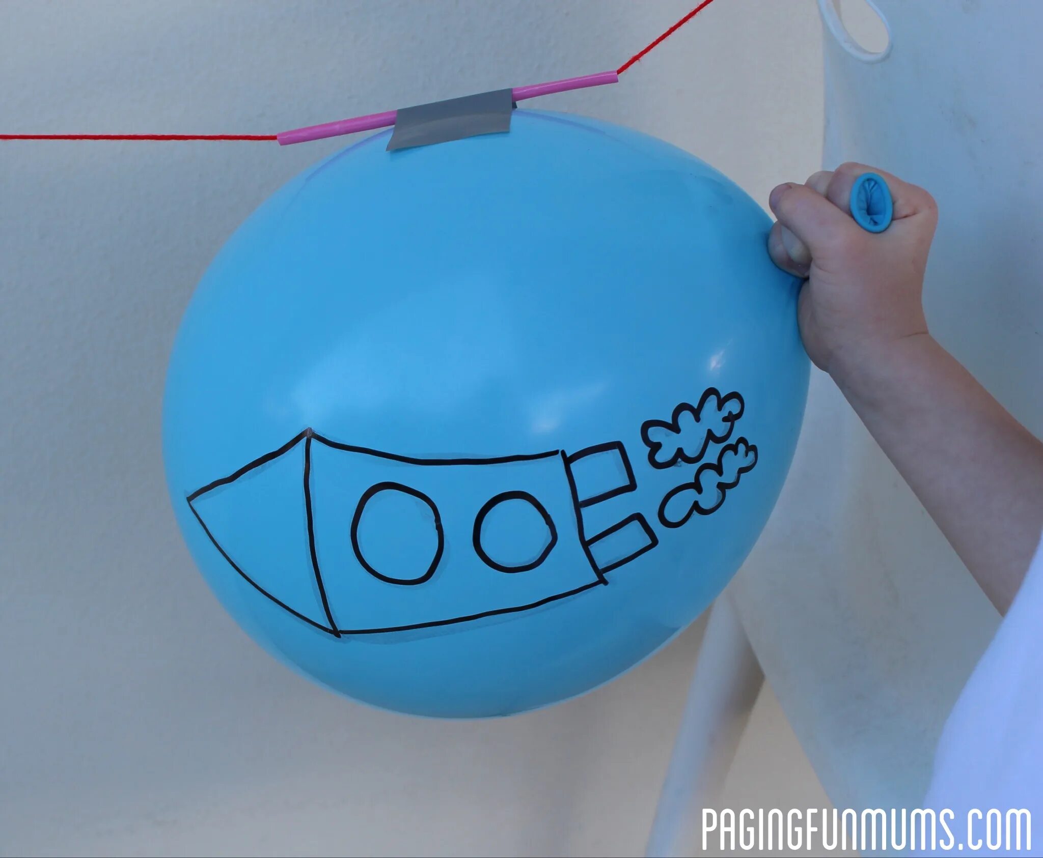 Эксперимент с шарами. Опыт ракета из воздушного шарика. Опыты с шариком воздушный шар. Опыты с шариком надувным. Шар для дошкольников.