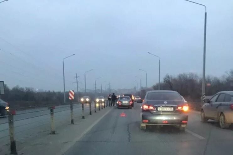 Обстановка в оренбурге сейчас. Оренбург пробки на дорогах сейчас. Оренбург лесопосадка Загородное шоссе. Камера на загородном шоссе Оренбург. Загородное шоссе Оренбург фото.