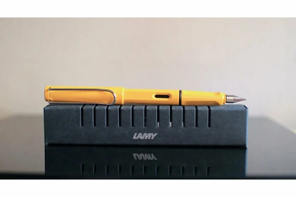 Lamy safari. Ручка Lamy Safari. Перьевая ручка Lamy Safari. Ручки перьевые Lymi сафари. Lamy Safari желтая.