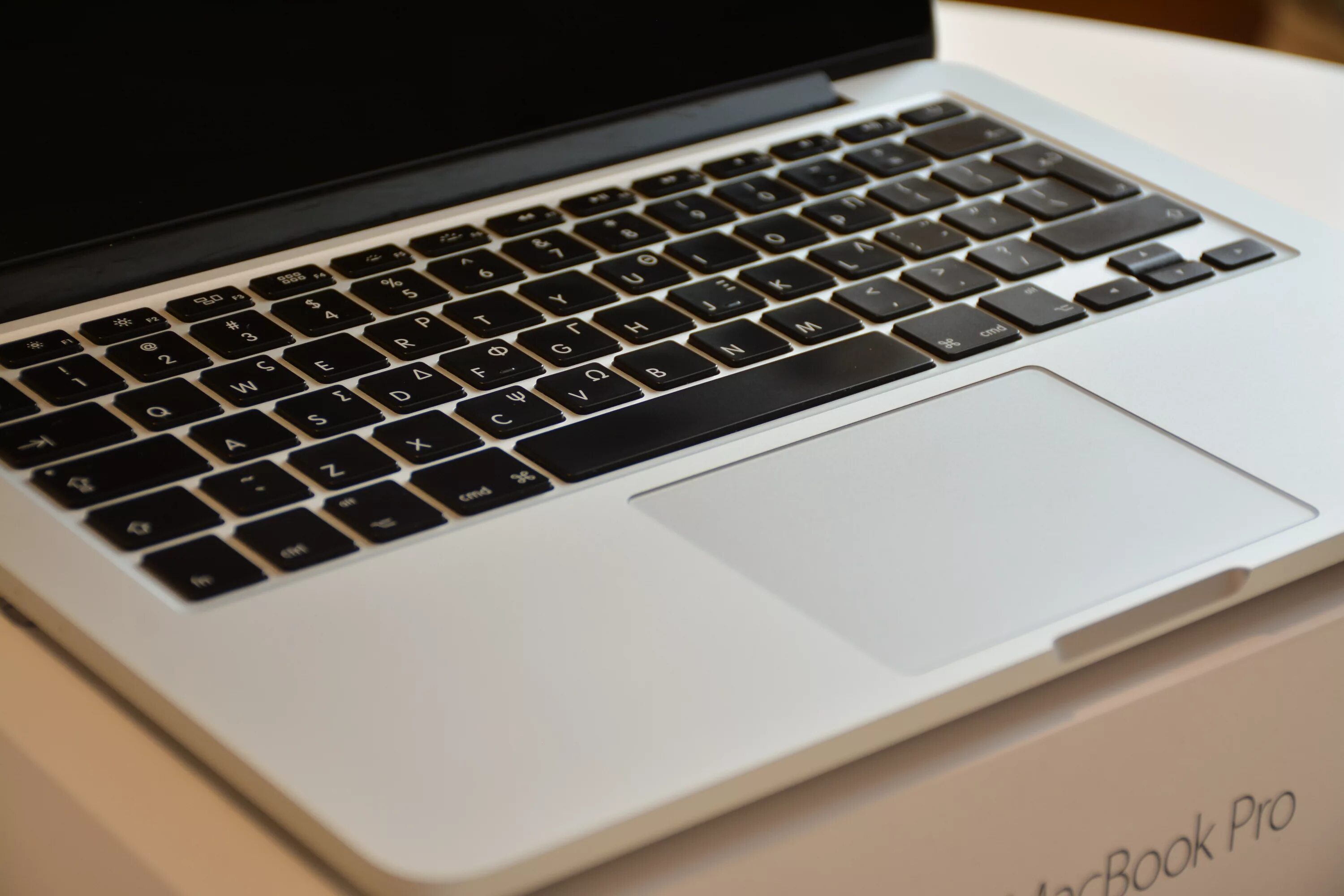 Macbook keyboard. Ноутбук apple macbook pro клавиатура. макбук 2010 клавиатура. macbook late 2010. apple macbook late 2009.