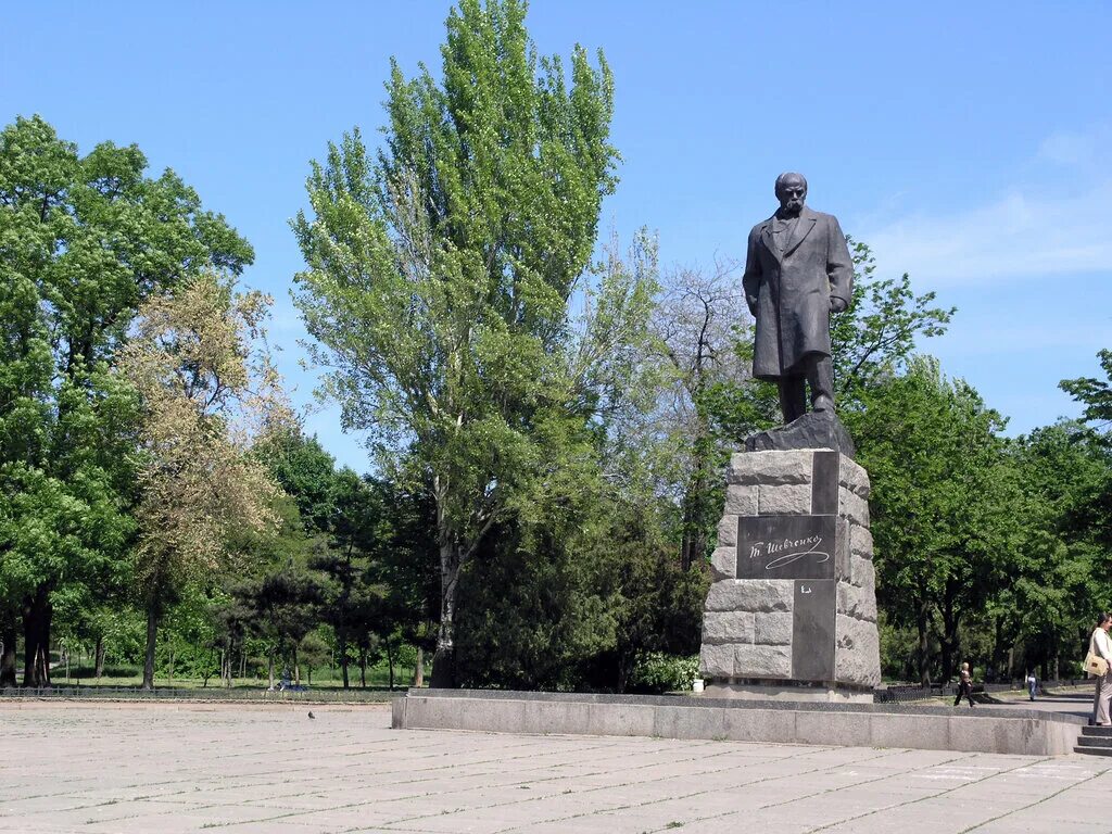 Шевченко г александров. Памятник Тарасу Шевченко (Одесса). Памятник Тарасу Шевченко на Украине. Парк Шевченко Одесса памятник.