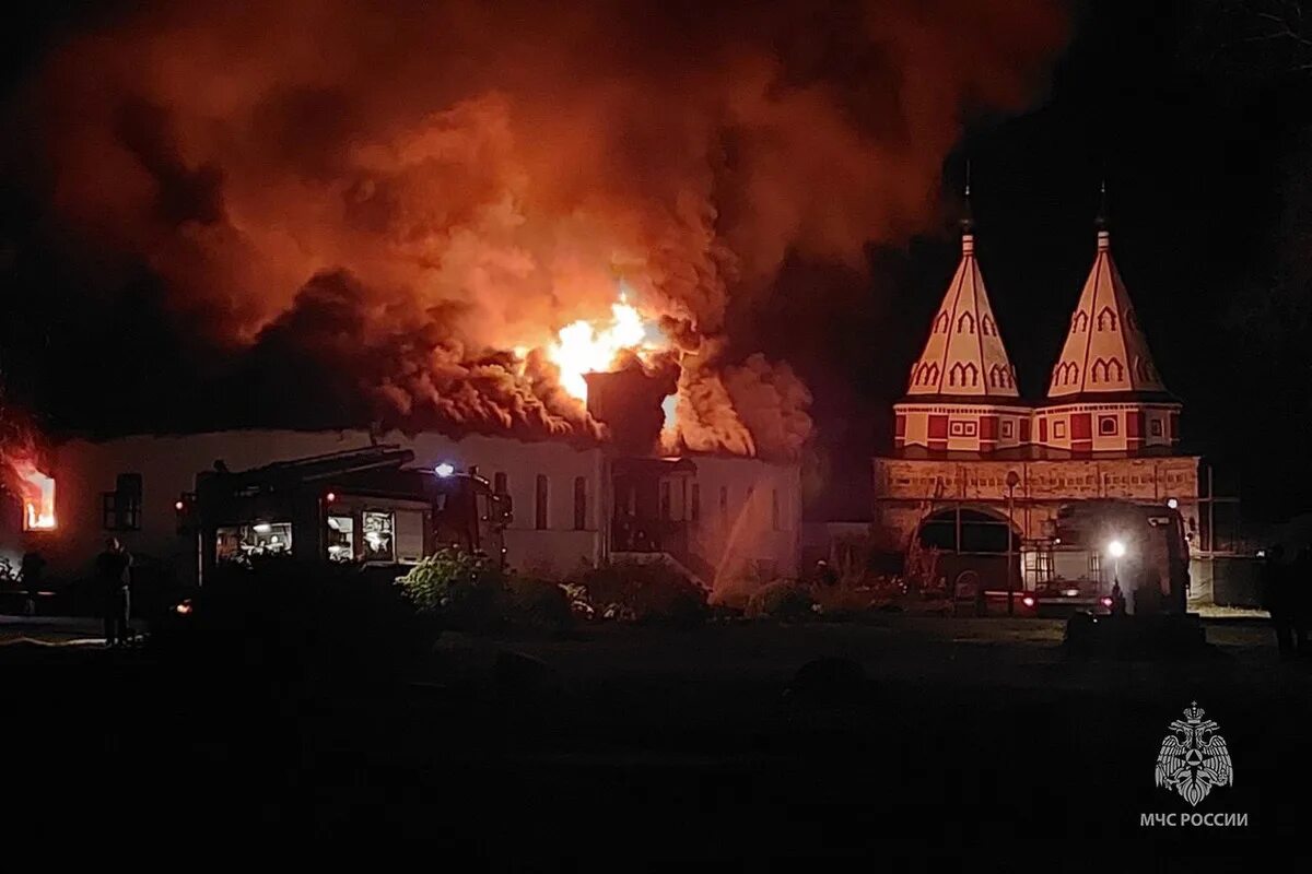 Ризоположенский монастырь Суздаль пожар. Пожар в Суздале 1719. Суздаль ночью. Пожар в Суздале 21 января.