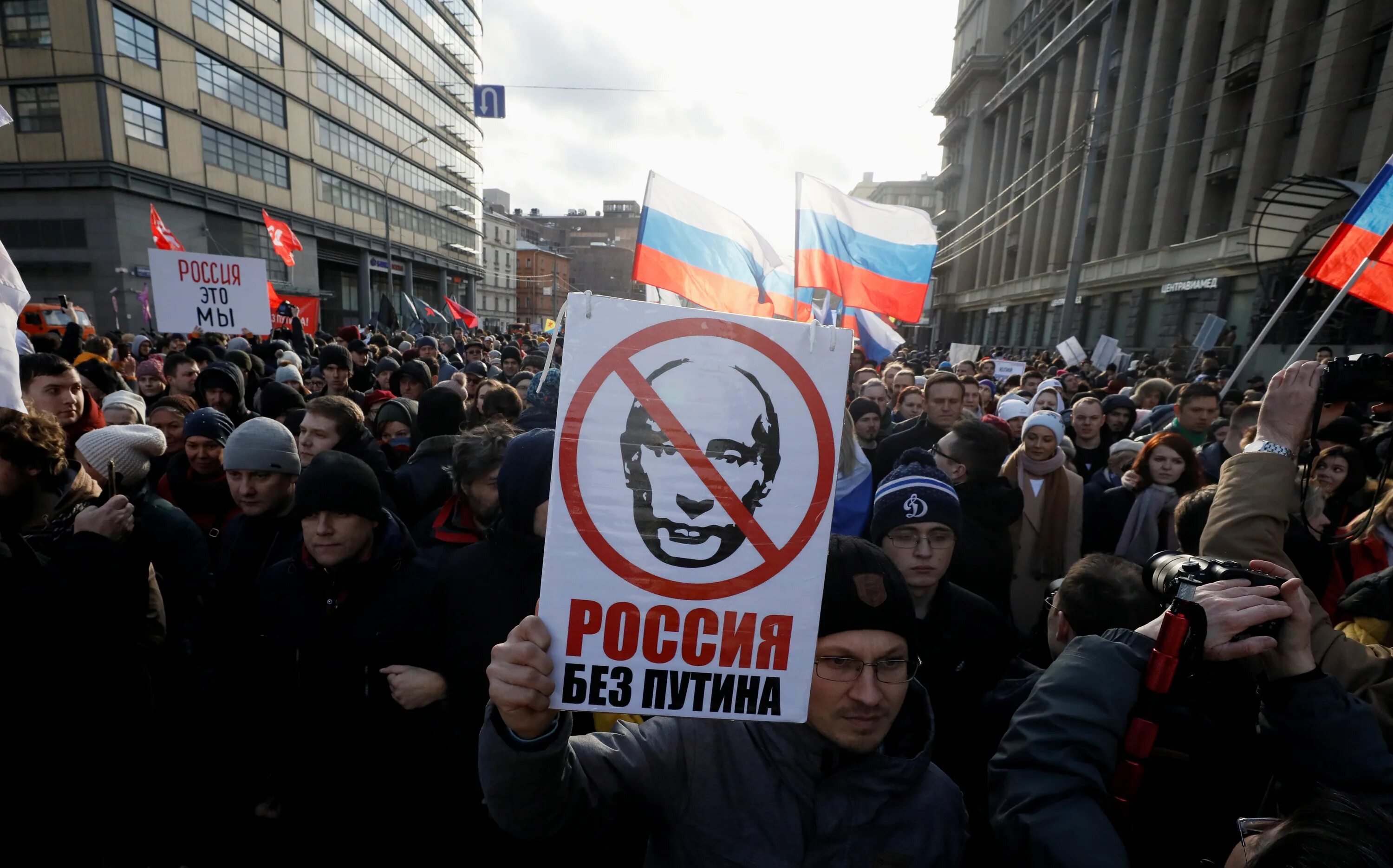 За кого голосует оппозиция. Митинг против Путина. Митинги в России против Путина. Митинги в Москве против Путина. Россия без Путина митинги.