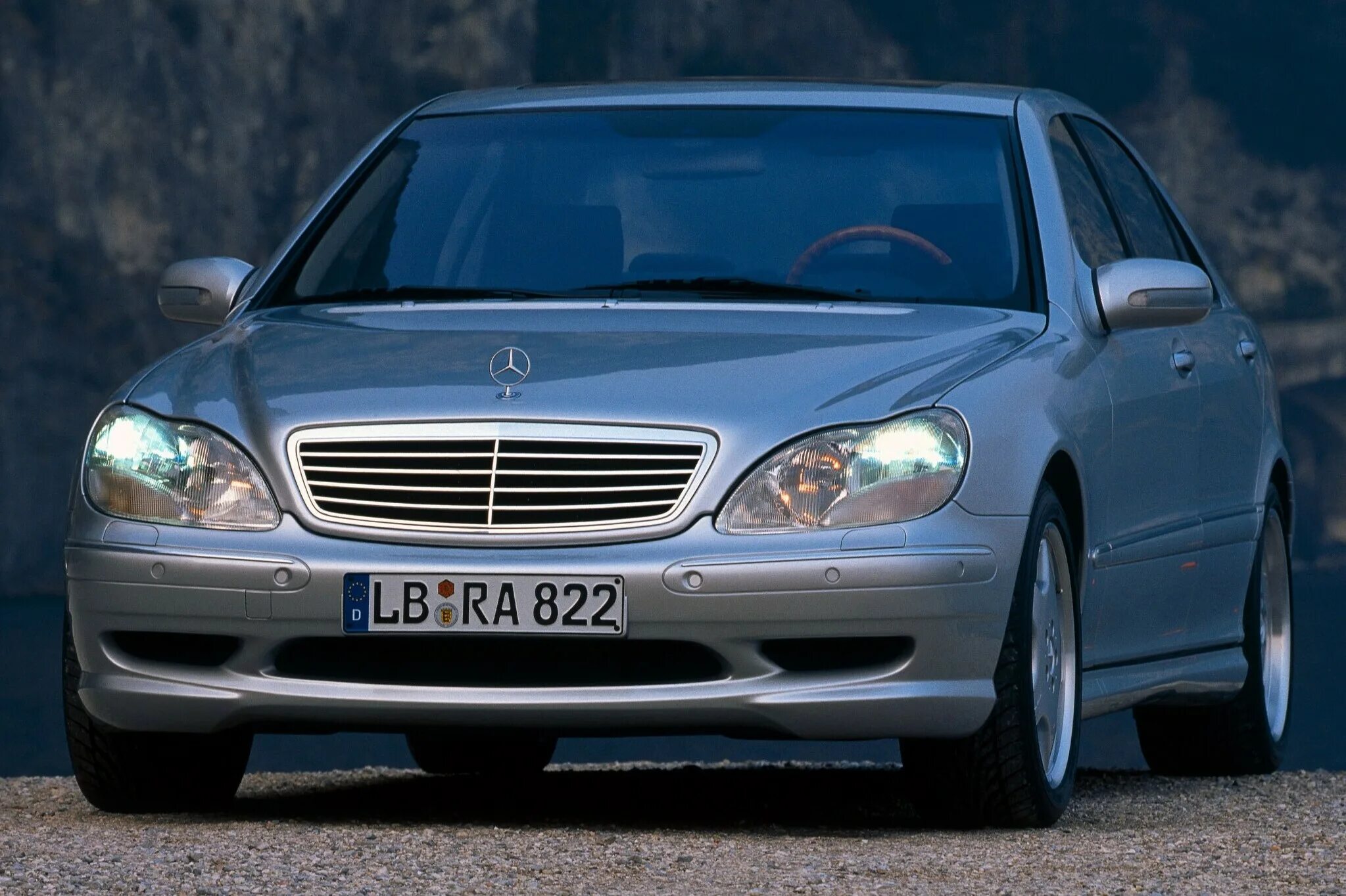 Mercedes benz s220. Mercedes s600 w220. Мерседес w220 рест и дорест. Mercedes w220 рестайлинг и дорестайлинг отличия. W220 дорест.