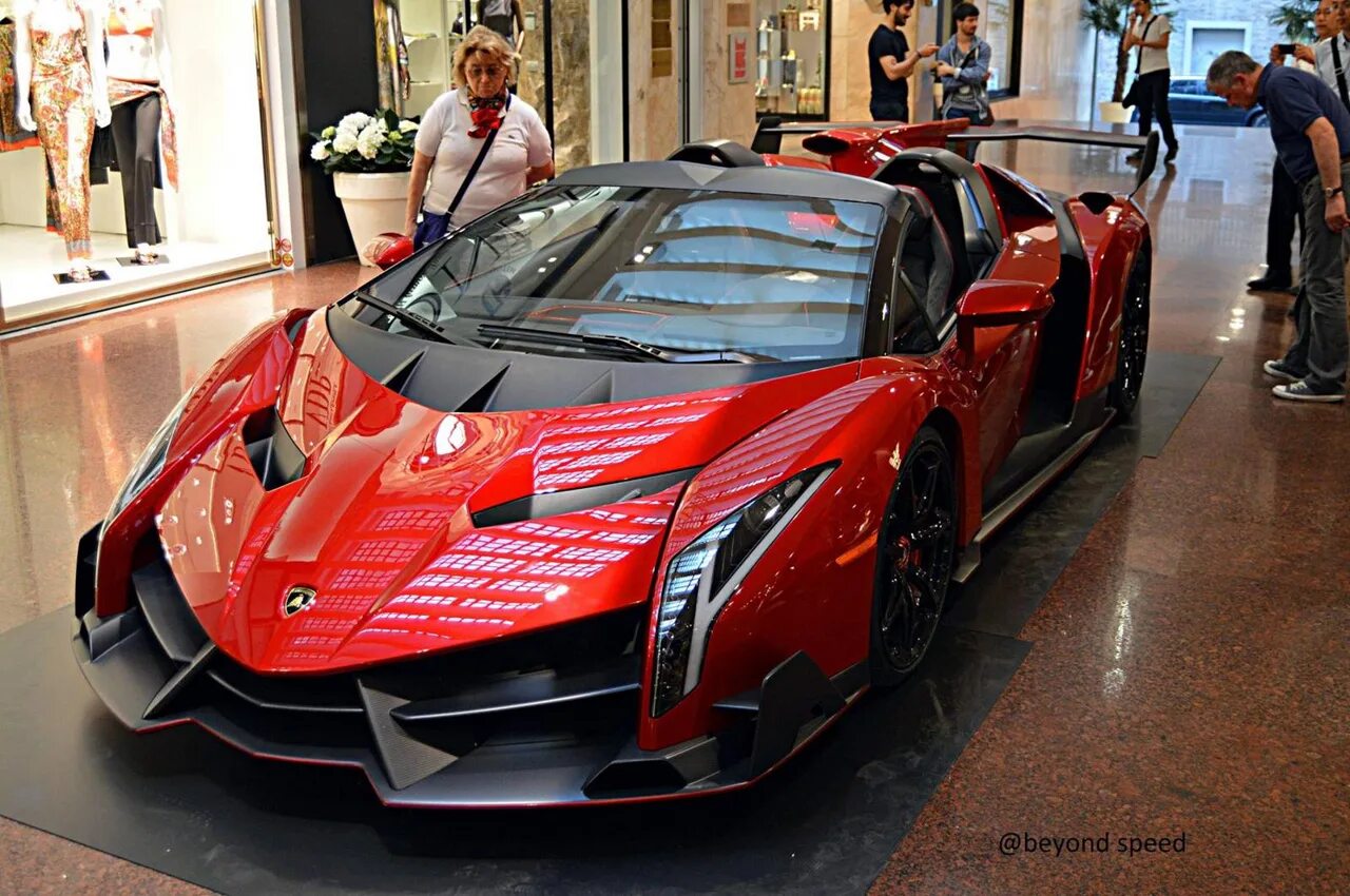 Ламборгини Венено родстер. Суперкар Lamborghini Veneno. Lamborghini Veneno Roadster 2021. Lamborghini Veneno Red. Крутые тачки в мире