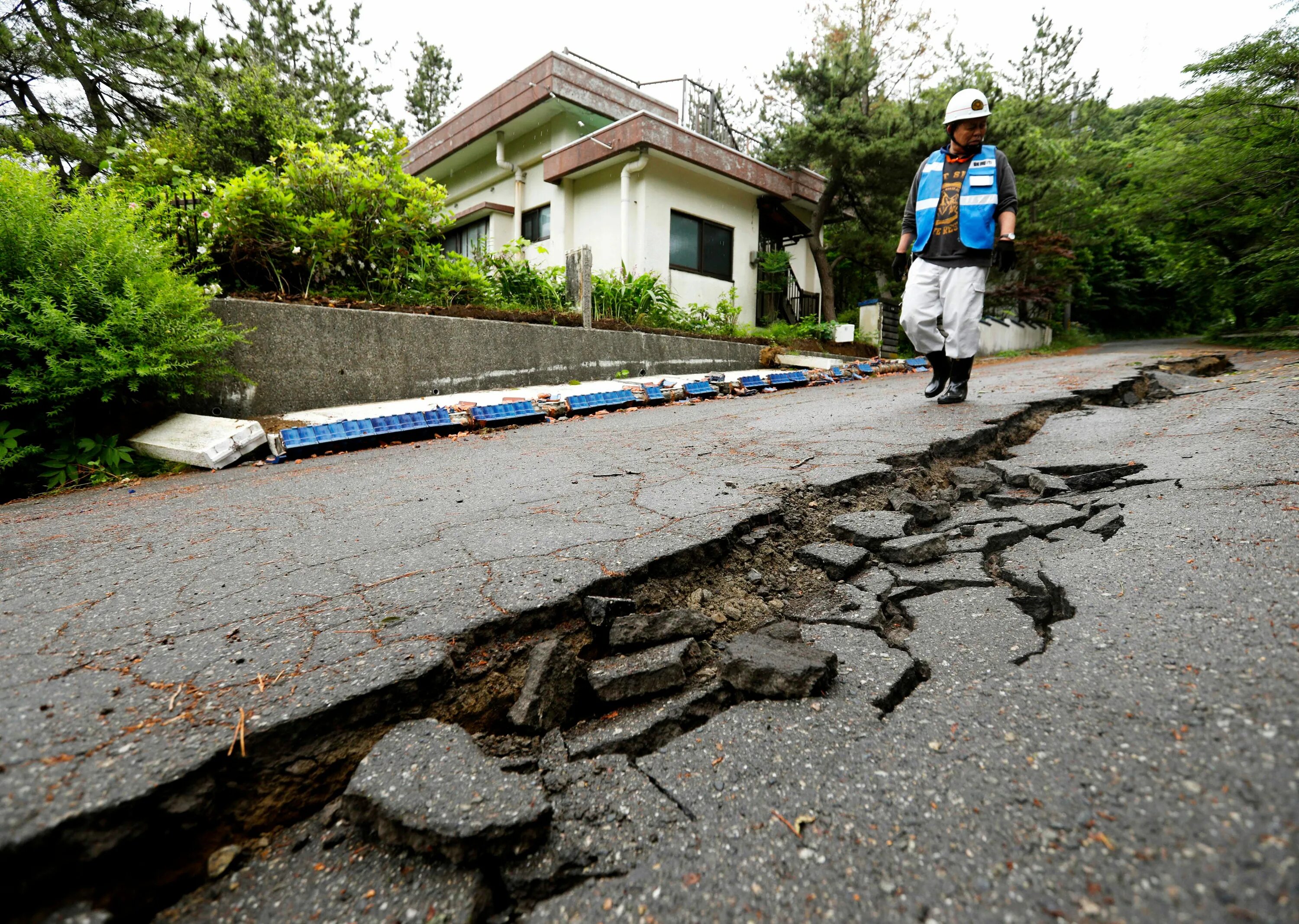 Землетрясение 4. Землетрясение в Японии Фукусима (2022). Магнитуда землетрясений Япония. Землетрясение 1994 года на Курильских островах.