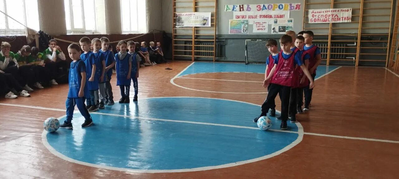 урок физической культуры. учитель физкультуры 7 школа. григорий суворов флорбол. валов владимир алексеевич уральск. школа 7 коркино.