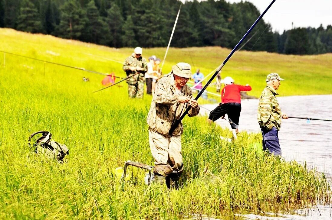 Любительская ловля. Летняя рыбалка. Рыбак на рыбалке. Рыбалка летом. Рыбалка фото.