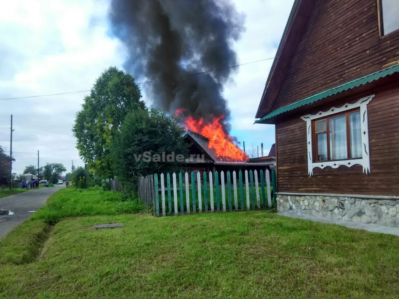 Купить дом в верхней салде. Пожар в верхней Салде. Пожар в верхней Салде на улице Интернациональная. Дом верхняя Салда. Верхняя Салда новый дом.