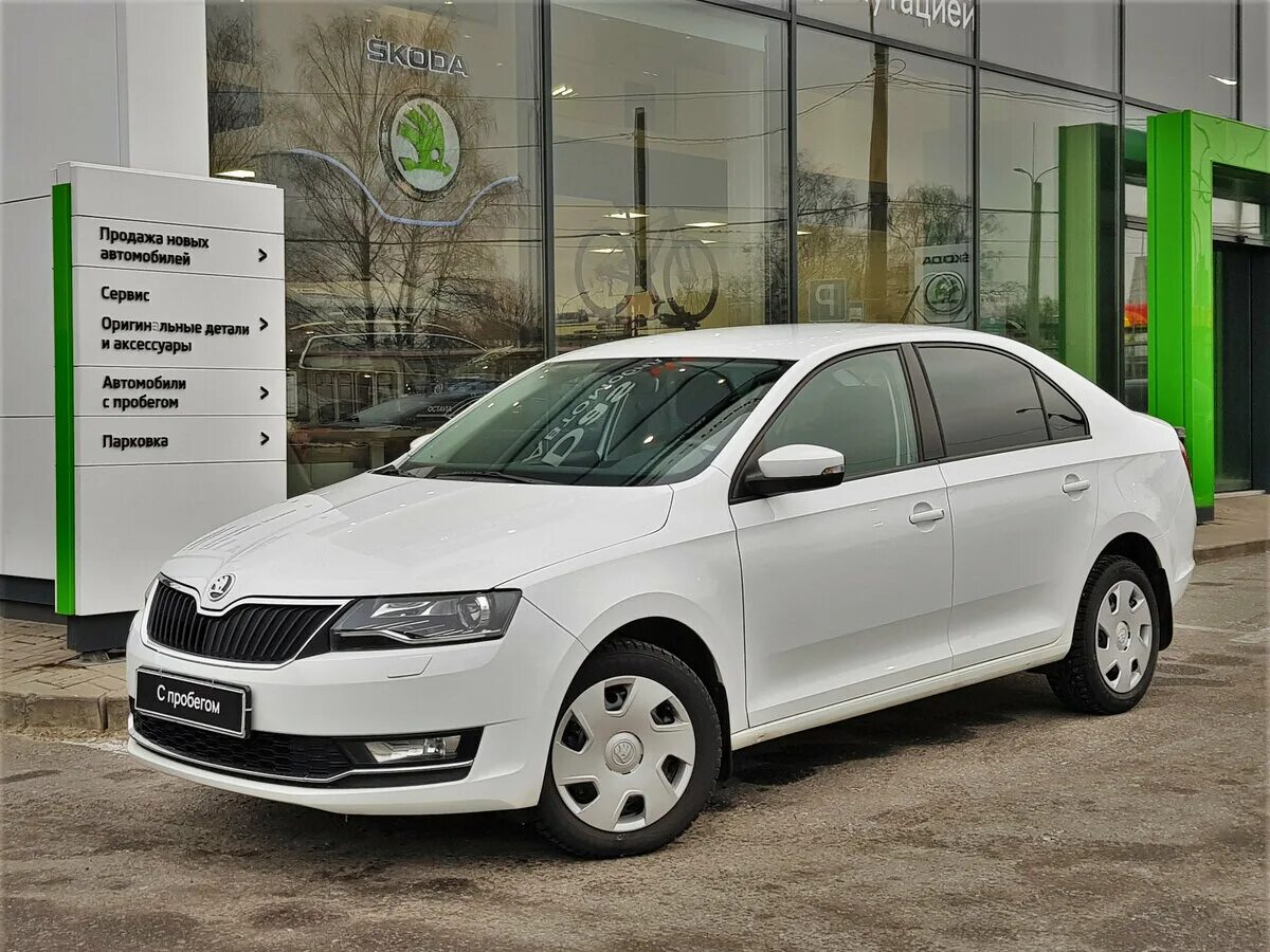 Skoda Rapid 1 Рестайлинг. Шкода Рапид 2018 белая. 4095103 Skoda Rapid. Шкода Рапид 1 поколения Рестайлинг белый. Купить шкоду в калининграде