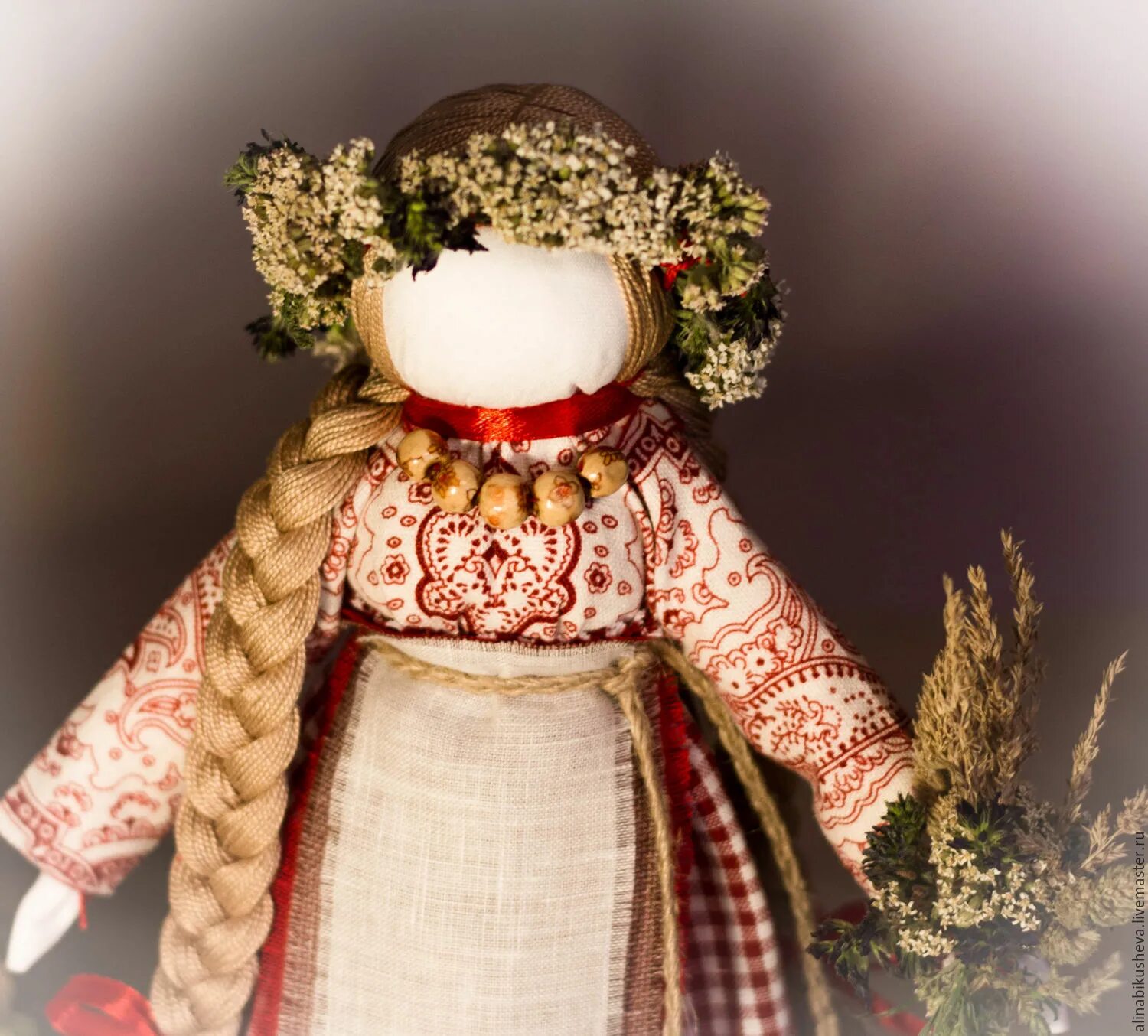 Народная игрушка оберег. Народная тряпичная кукла Берегиня. Славянская обережная кукла Берегиня. Белорусская кукла Берегиня. Тряпичные куклы обереги Берегиня.