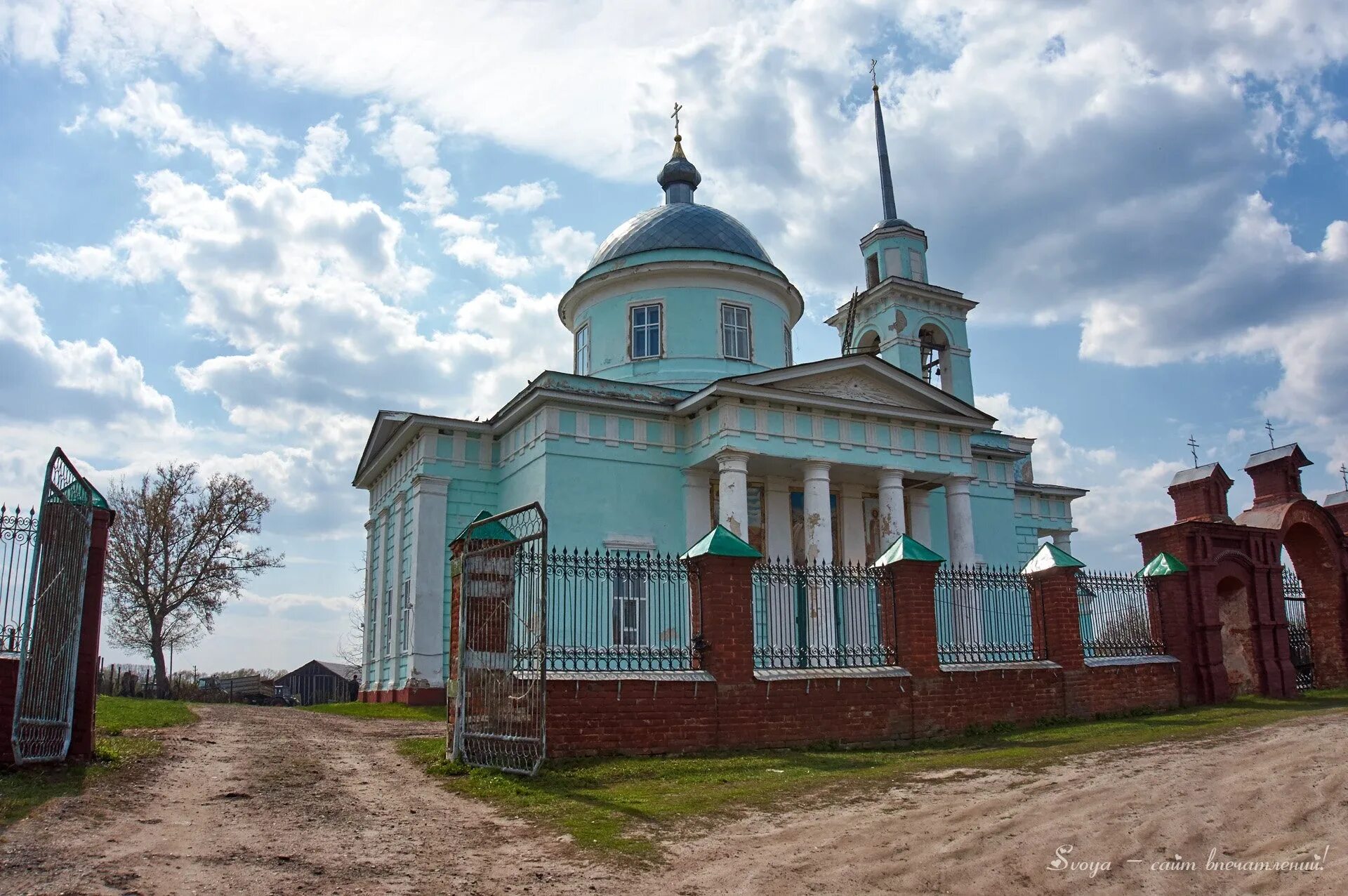 Льгов храм Дмитрия Солунского. Храм большие угоны Курская область. Воскресенский храм Курская область, Льговский район, с. большие угоны. Храм Марица Льгов.