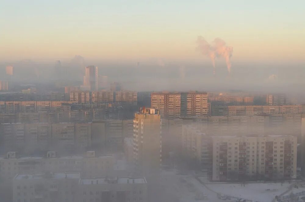 Солнечный смог. Смог над городом уфа. гарь над городом. смог на урале. смог над архангельском.