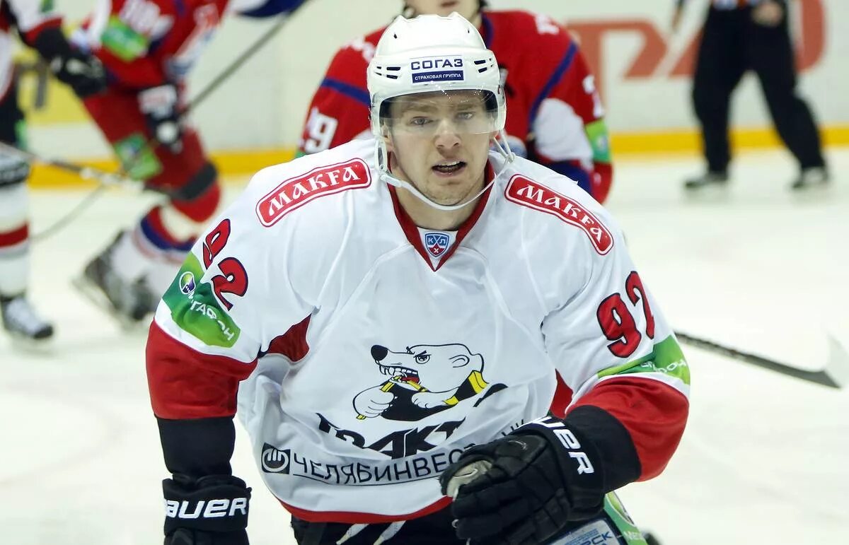 Кузнецов молодой хоккеист.