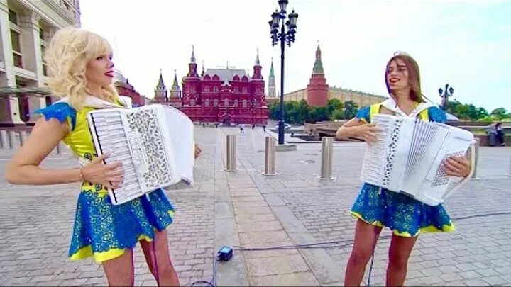 Любаня аккордеонистки. Дуэт любаня песня. Пираты карибского моря - дуэт любаня. Дуэт аккордеонисток любаня смуглянка. Любаня.
